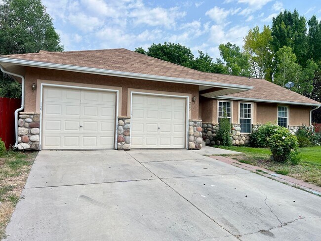 282 S Golden Dr in Silt, CO - Building Photo - Building Photo