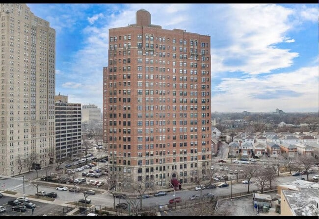 property at 4940 S East End Ave