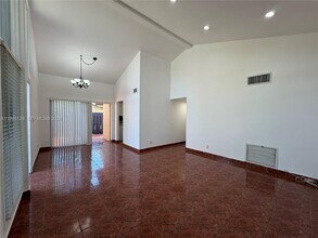 7081 W Sunrise Blvd in Plantation, FL - Building Photo - Building Photo