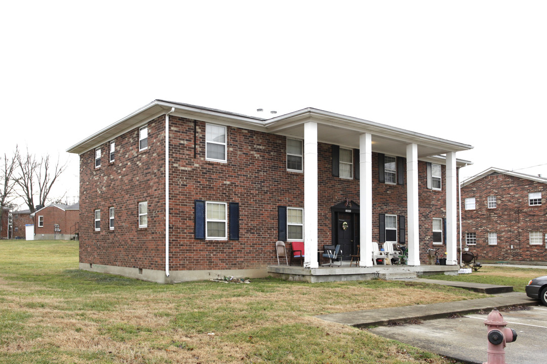 10405 Green Tree Ln in Louisville, KY - Building Photo