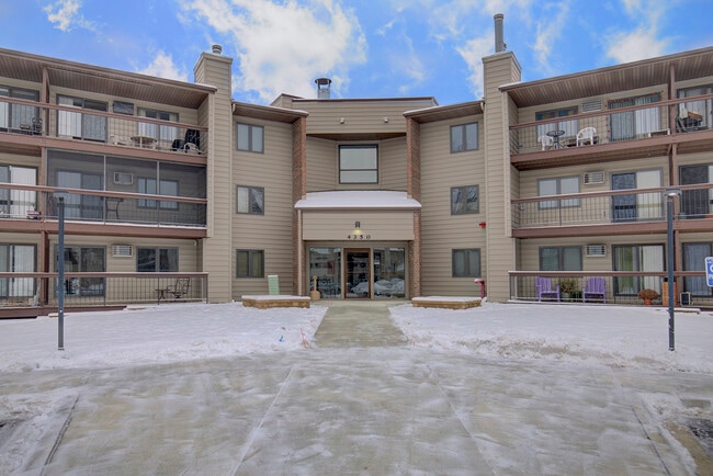 4350 Trenton Ln N, Unit 119 in Plymouth, MN - Building Photo - Building Photo