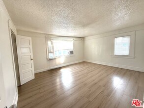 1633 S New Hampshire Ave in Los Angeles, CA - Building Photo - Building Photo