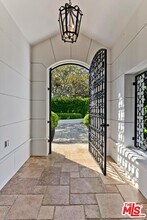 2134 La Mesa Dr in Santa Monica, CA - Building Photo - Building Photo