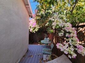 2053 W 31st St in Los Angeles, CA - Building Photo