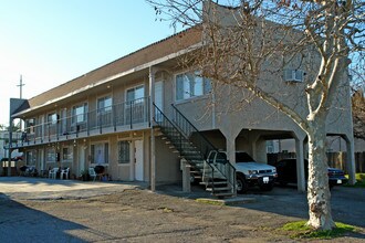 1153-1161 West St in Redding, CA - Foto de edificio - Building Photo
