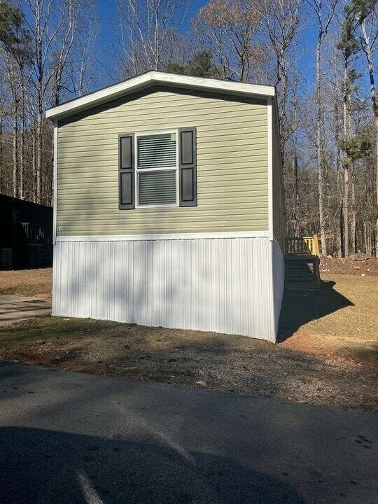 31 Poole Cir in Ellenwood, GA - Building Photo