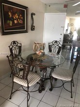 4675 W 18th Ct-Unit -701 in Hialeah, FL - Foto de edificio - Building Photo