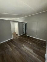 1300 S Appleton Ave in Independence, MO - Building Photo