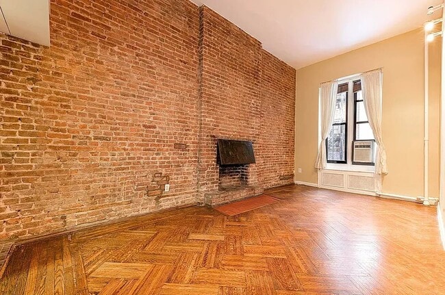 property at 106 E 30th St