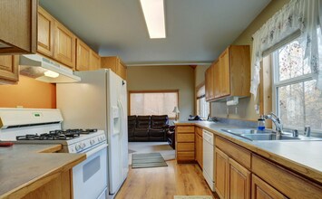 1015 E Hanna Cir in Wasilla, AK - Building Photo - Building Photo