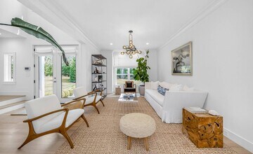 17 Bayview Rd in Southampton, NY - Building Photo - Building Photo