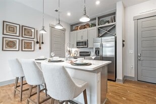 Hawthorne at Friendly in Greensboro, NC - Building Photo