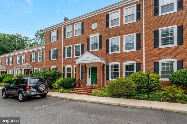 3062 S Buchanan St in Arlington, VA - Building Photo - Building Photo
