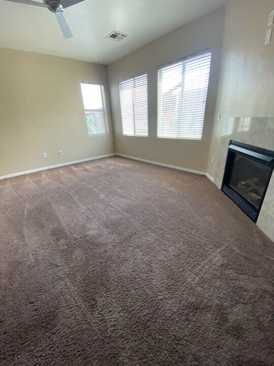 9309 Roping Cowboy Ave in Las Vegas, NV - Building Photo