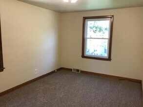 2419 28th Ave in Rock Island, IL - Building Photo - Building Photo