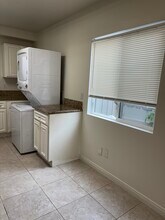 1220 Pacific Beach Dr in San Diego, CA - Foto de edificio - Building Photo