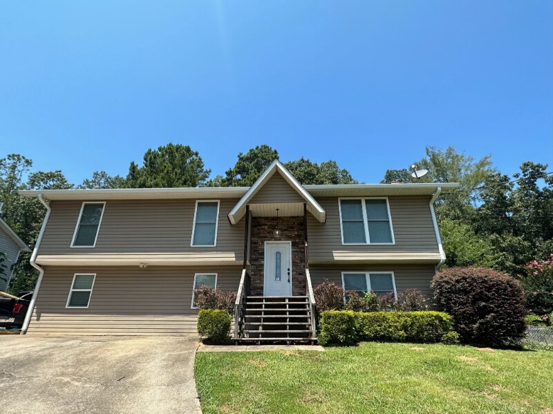 218 Ridgewood Dr in Trussville, AL - Building Photo