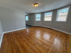 682 Beech St in Manchester, NH - Foto de edificio - Building Photo