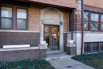 931-949 E Hyde Park Blvd in Chicago, IL - Building Photo - Building Photo