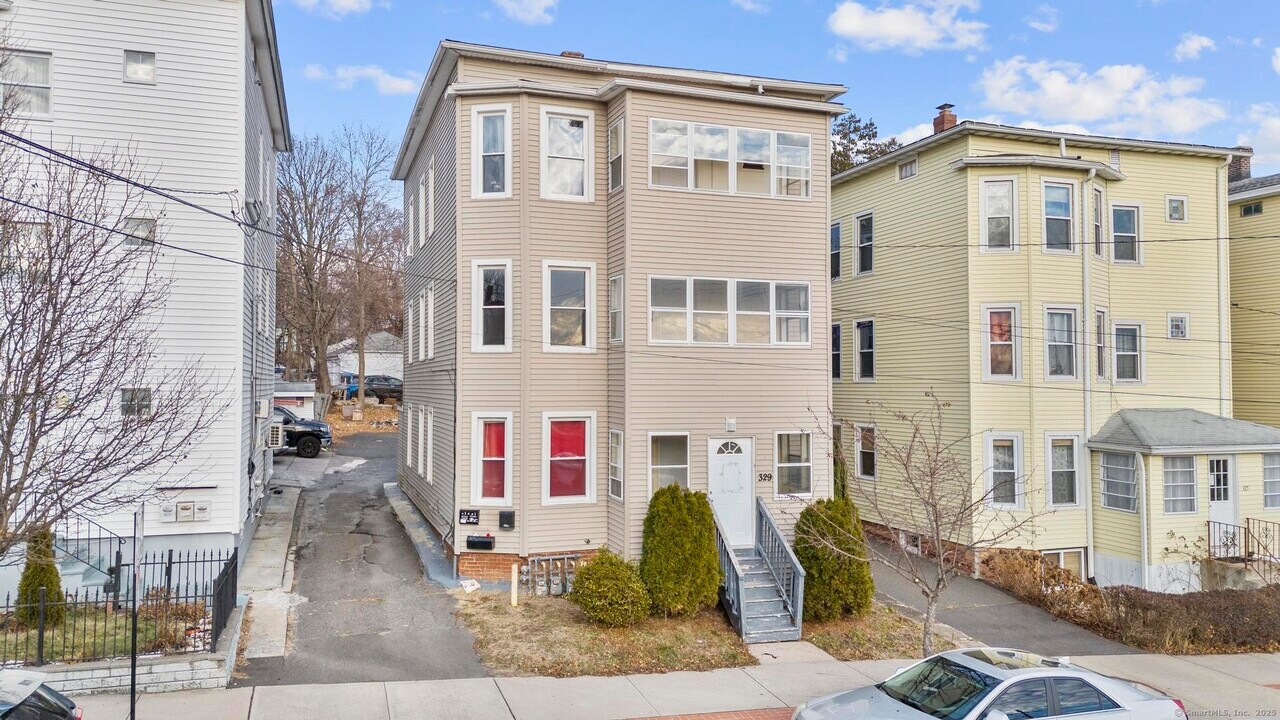 329 Broad St-Unit -2 in New Britain, CT - Foto de edificio