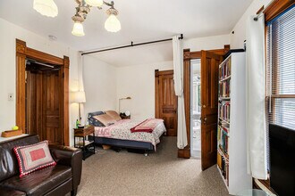 528 S 5th Ave in Ann Arbor, MI - Building Photo - Building Photo