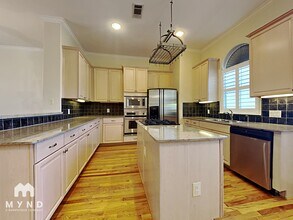 321 Sandman St in Houston, TX - Foto de edificio - Building Photo