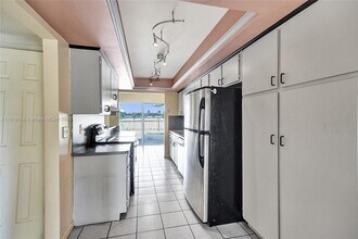 5551 SW 57th St in Davie, FL - Building Photo - Building Photo