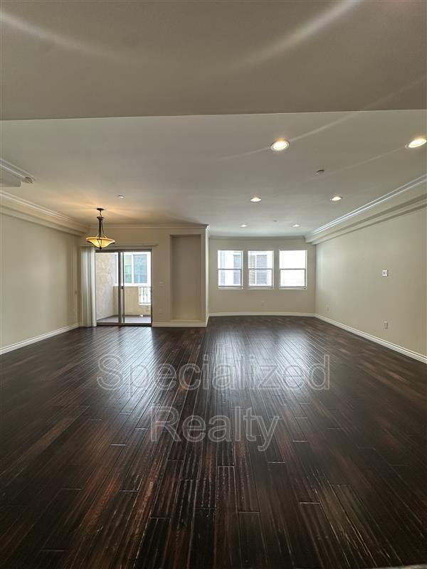 10921 Whipple St in Los Angeles, CA - Building Photo - Building Photo