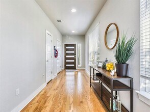 7001 Brick Slope Path in Austin, TX - Building Photo - Building Photo