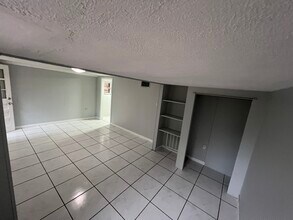 615 Hillcrest St, Unit B in Orlando, FL - Foto de edificio - Building Photo