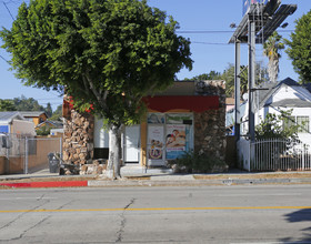 Retail + 4 Unit Apartments in Los Angeles, CA - Building Photo - Building Photo