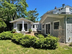 61 Baycrest Ave in Westhampton, NY - Building Photo - Building Photo