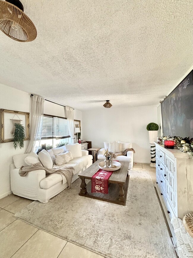 262 SE 9th Ave in Deerfield Beach, FL - Building Photo - Building Photo