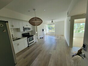 12655 Bluff Creek Dr, Unit 202 in Los Angeles, CA - Building Photo - Building Photo
