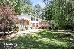 815 San Remo Ct in Fayetteville, GA - Building Photo