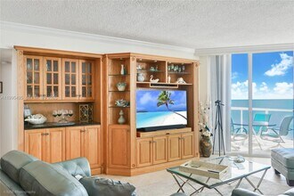 16425 Collins Ave in Sunny Isles Beach, FL - Building Photo - Building Photo