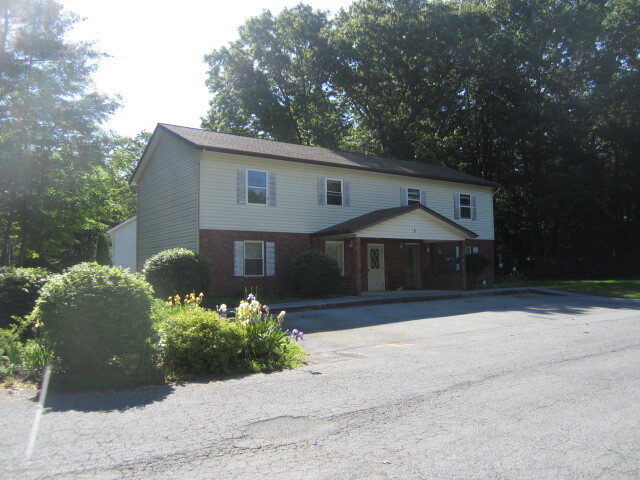 Forest Lane Apartments in Clifton Park, NY - Building Photo - Building Photo