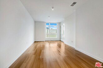 10601 Washington Blvd in Culver City, CA - Foto de edificio - Building Photo