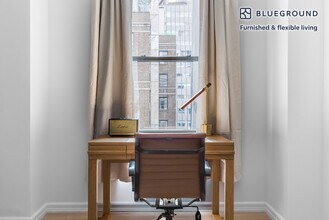 160 E 48th St in New York, NY - Foto de edificio - Building Photo