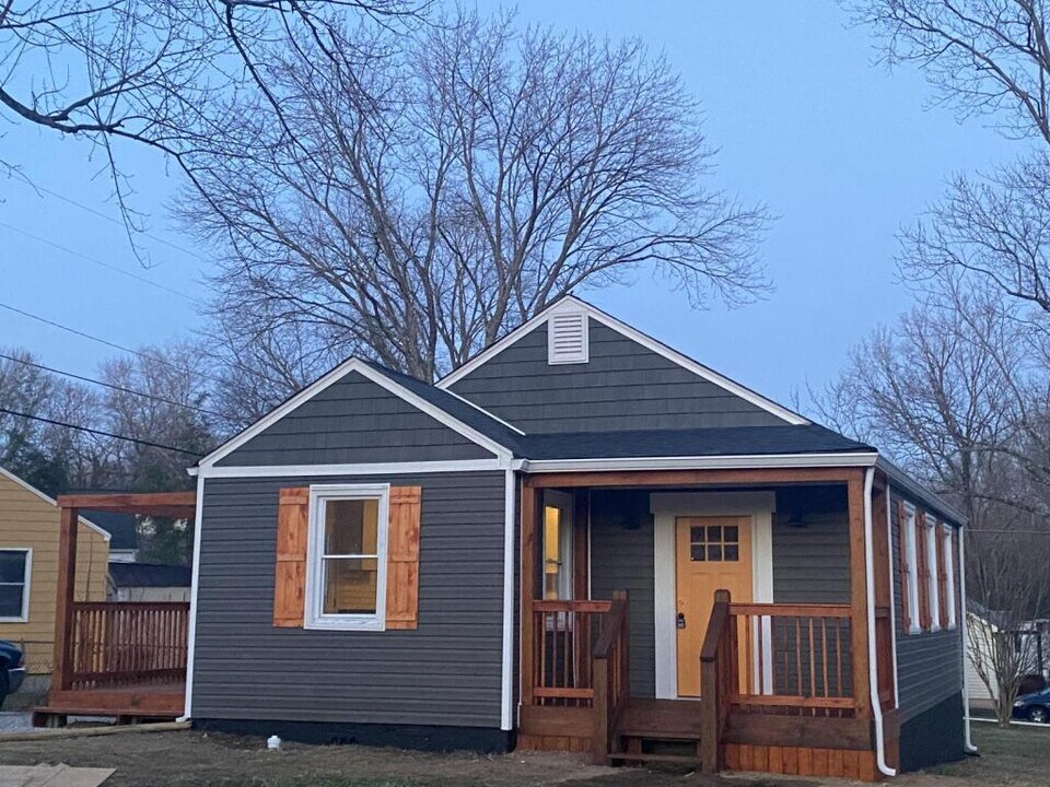 3950 Briargate Ave in Knoxville, TN - Building Photo