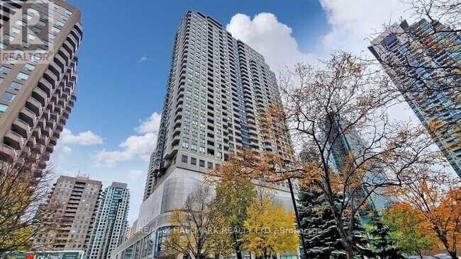 911-33 Empress Ave in Toronto, ON - Building Photo - Building Photo
