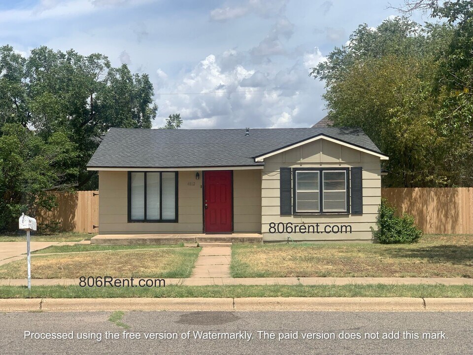 4812 6th St in Lubbock, TX - Foto de edificio