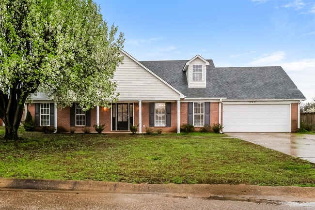 property at 169 Woodlawn Trce