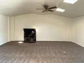 5205 Alta Dr in Las Vegas, NV - Foto de edificio - Building Photo