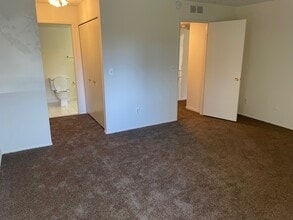 Courtview Garden Apartments in Troy, MI - Building Photo - Building Photo