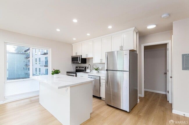 646 Corbett Ave, Unit 508 in San Francisco, CA - Building Photo - Building Photo