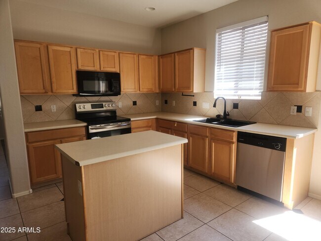 2423 E Glass Ln in Phoenix, AZ - Building Photo - Building Photo