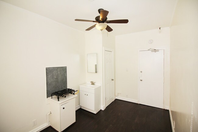 647 W 18th St-Unit -311A in Los Angeles, CA - Building Photo - Building Photo