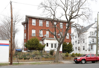 392 Park St in New Britain, CT - Building Photo - Building Photo