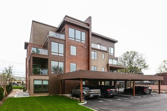 Marina Court in Mamaroneck, NY - Foto de edificio - Building Photo